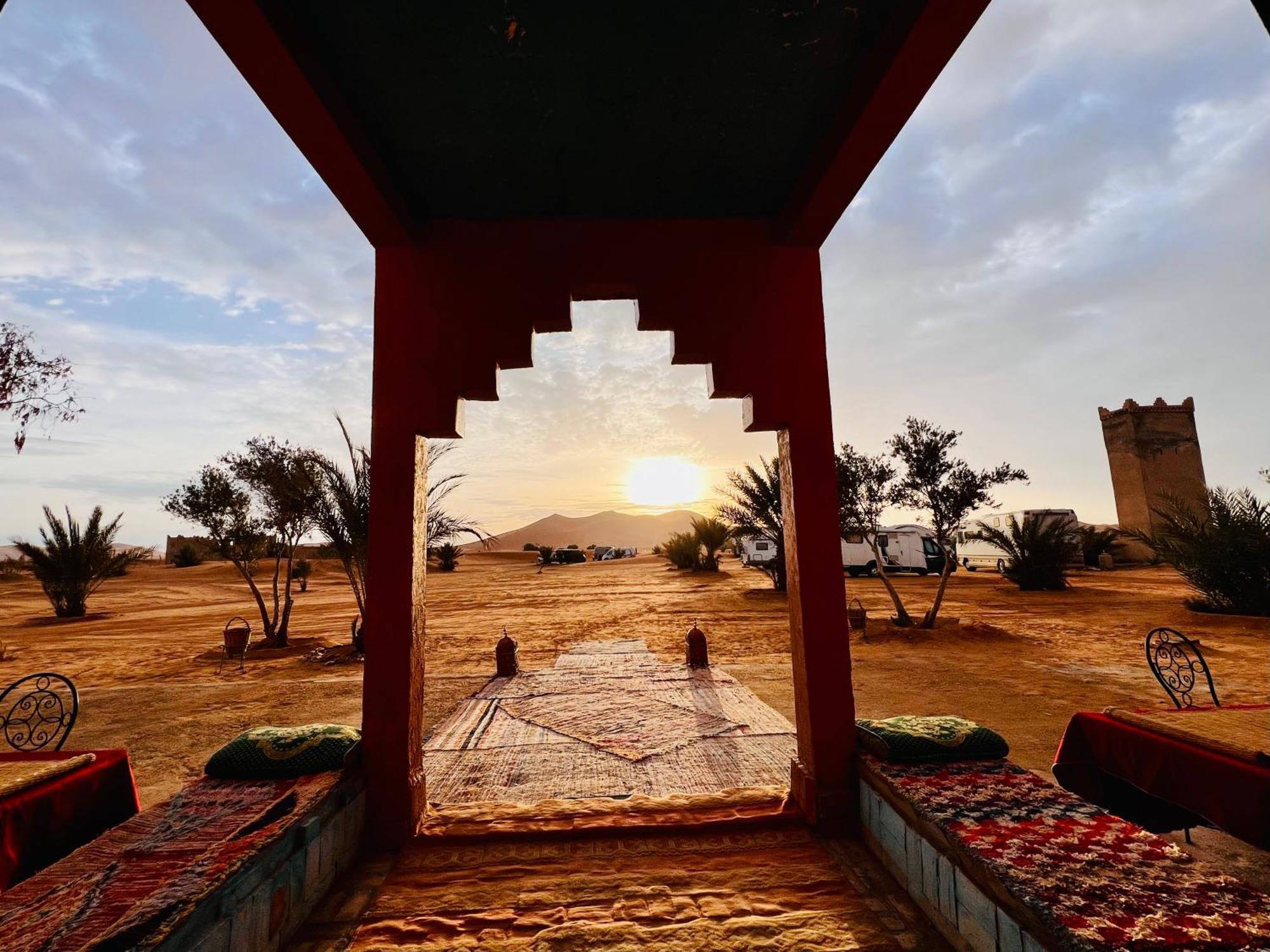 Hotel Camping Les Roses Des Dunes & Piscine Merzouga Εξωτερικό φωτογραφία